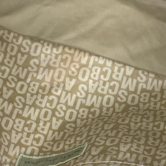 🔥🔥🔥Marc Jacobs Beige Tote with Colorful Bird Design🔥🔥🔥 Read Description - Picture 11 of 16